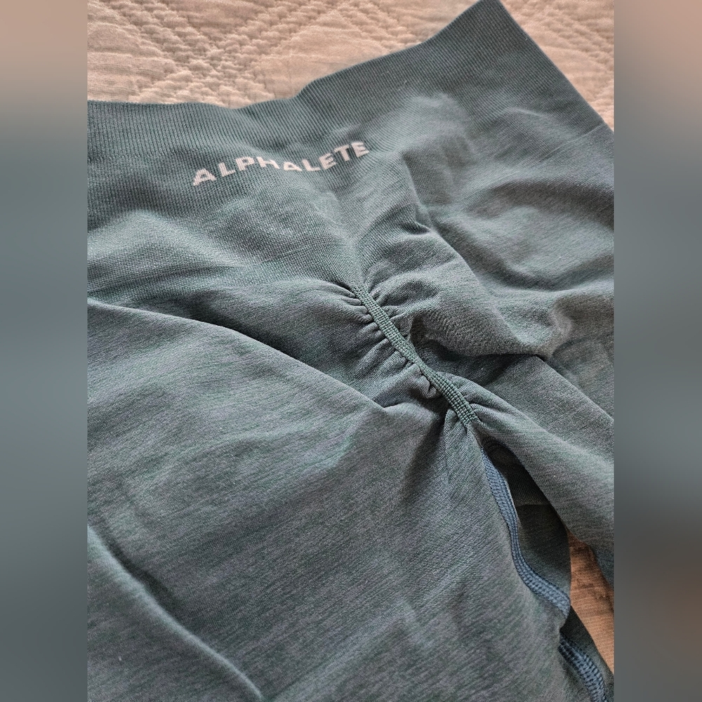 Alphalete Teal Scrunch Leggings